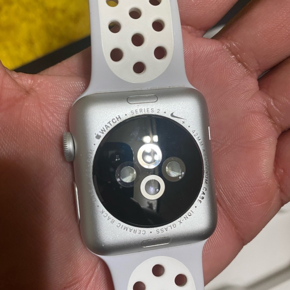 APPLE NIKE IWATCH 2 SERIES PREOWNED - Picture 4 of 8